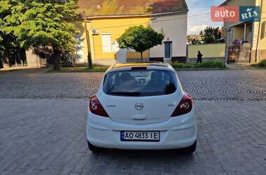 Хэтчбек Opel Corsa 2011 в 