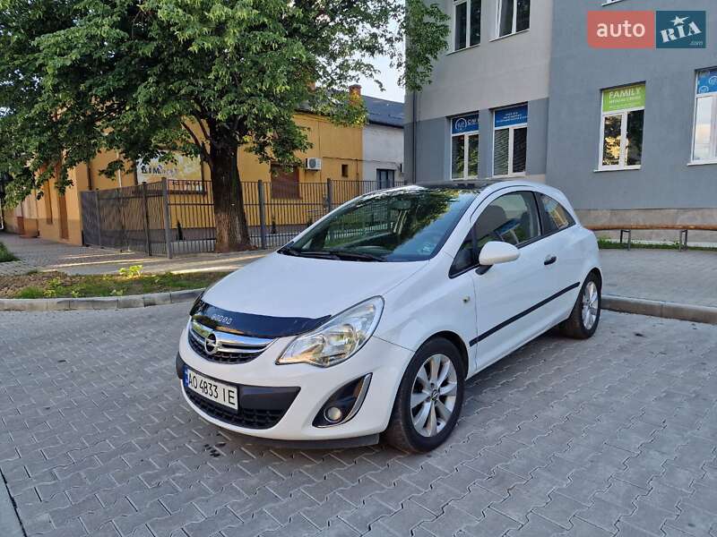 Хэтчбек Opel Corsa 2011 в Мукачево