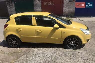 Хетчбек Opel Corsa 2007 в 