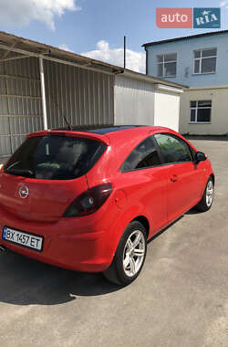 Хэтчбек Opel Corsa 2011 в 