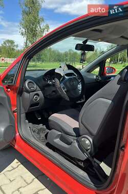 Хэтчбек Opel Corsa 2006 в 