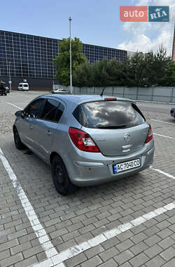 Хэтчбек Opel Corsa 2011 в 