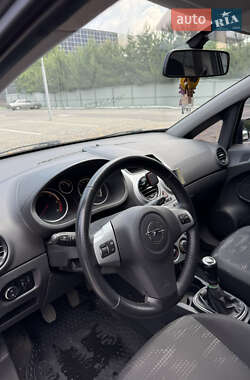 Хэтчбек Opel Corsa 2011 в 