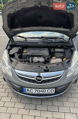 Хэтчбек Opel Corsa 2011 в 