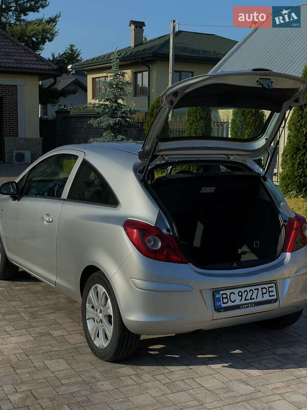 Хэтчбек Opel Corsa 2008 в Львове