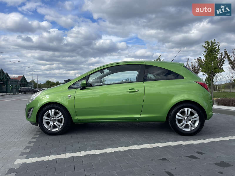 Хетчбек Opel Corsa 2011 в Ірпені