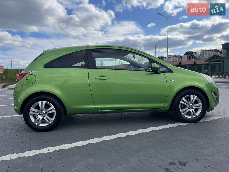 Хетчбек Opel Corsa 2011 в Ірпені