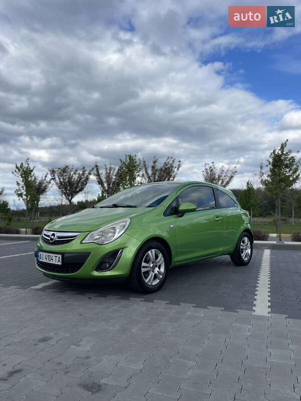 Хетчбек Opel Corsa 2011 в Ірпені