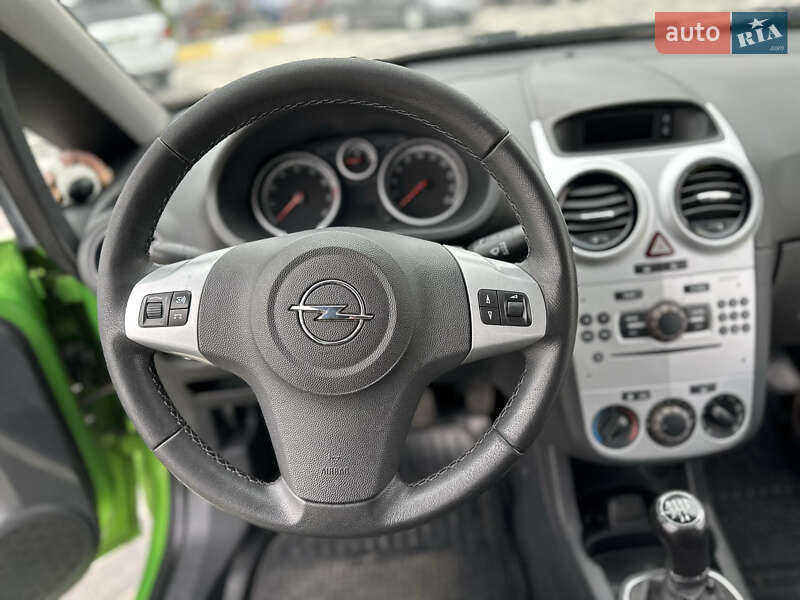 Хетчбек Opel Corsa 2011 в Ірпені
