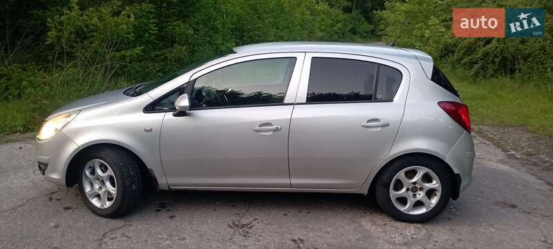 Хэтчбек Opel Corsa 2009 в Ковеле