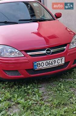 Хэтчбек Opel Corsa 2005 в Монастыриске