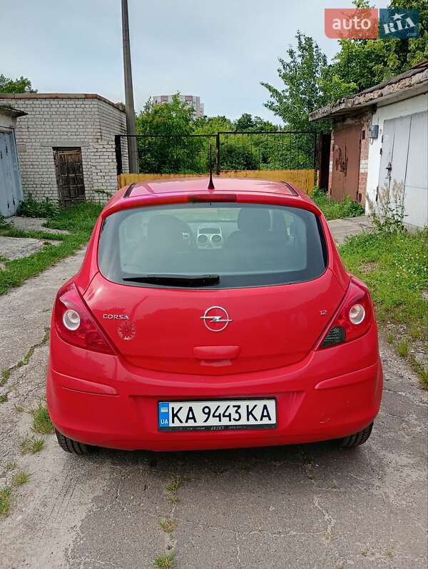 Хэтчбек Opel Corsa 2006 в Киеве