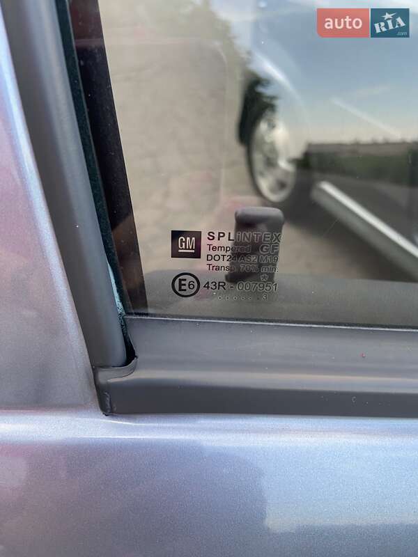 Хэтчбек Opel Corsa 2003 в Желтых Водах