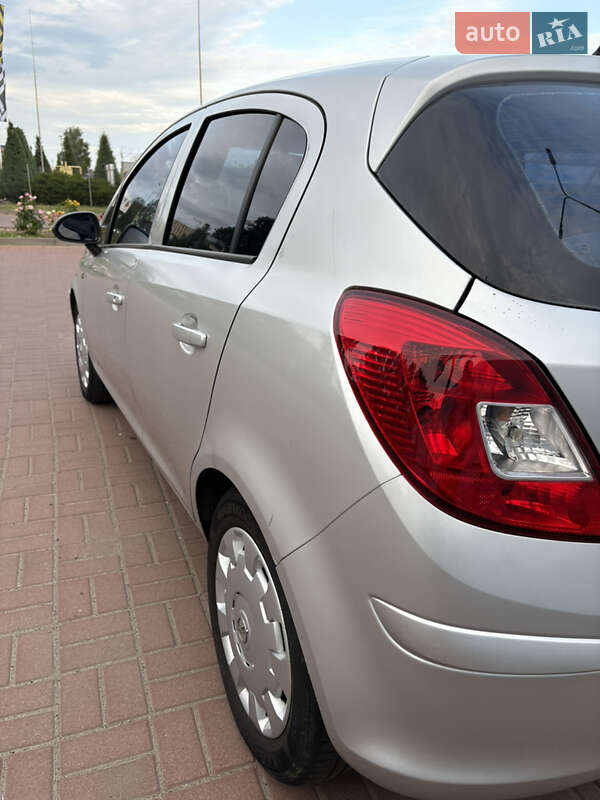 Хэтчбек Opel Corsa 2009 в Полтаве