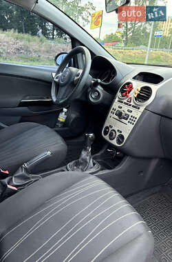 Хэтчбек Opel Corsa 2009 в 