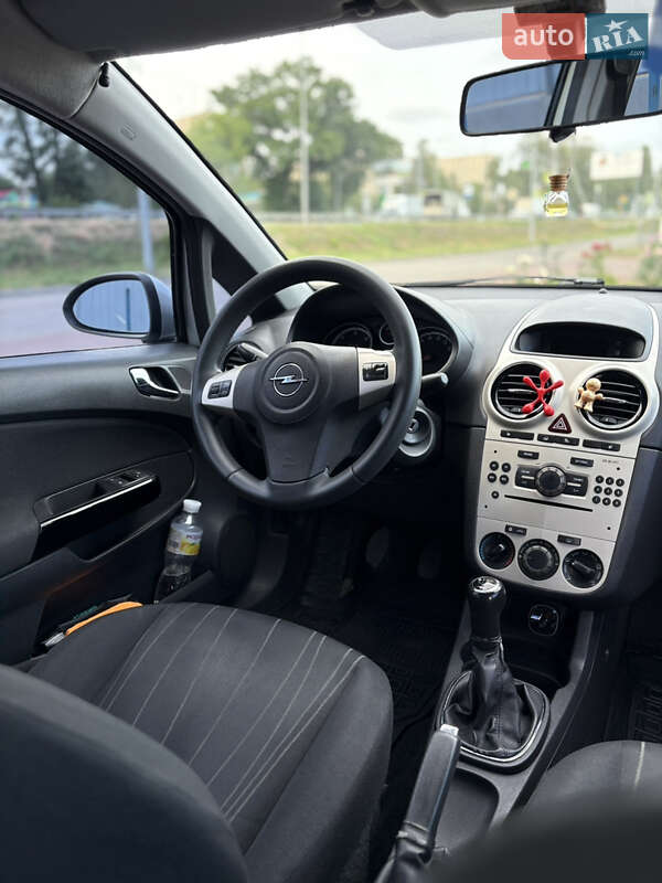Хэтчбек Opel Corsa 2009 в Полтаве