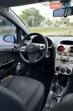 Хэтчбек Opel Corsa 2009 в 