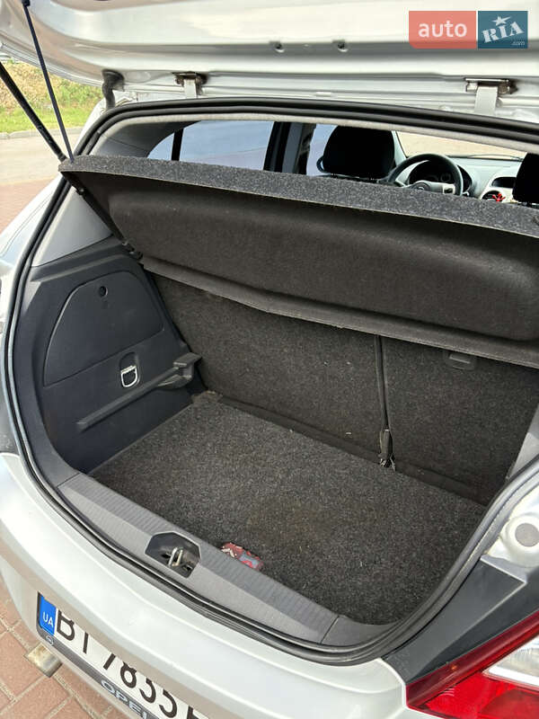 Хэтчбек Opel Corsa 2009 в Полтаве