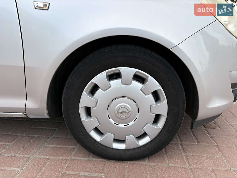 Хэтчбек Opel Corsa 2009 в Полтаве