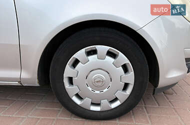 Хэтчбек Opel Corsa 2009 в 