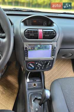 Хэтчбек Opel Corsa 2002 в 