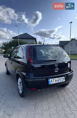 Хэтчбек Opel Corsa 2004 в 