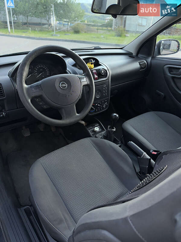 Хэтчбек Opel Corsa 2004 в Косове