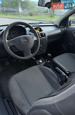 Хэтчбек Opel Corsa 2004 в 