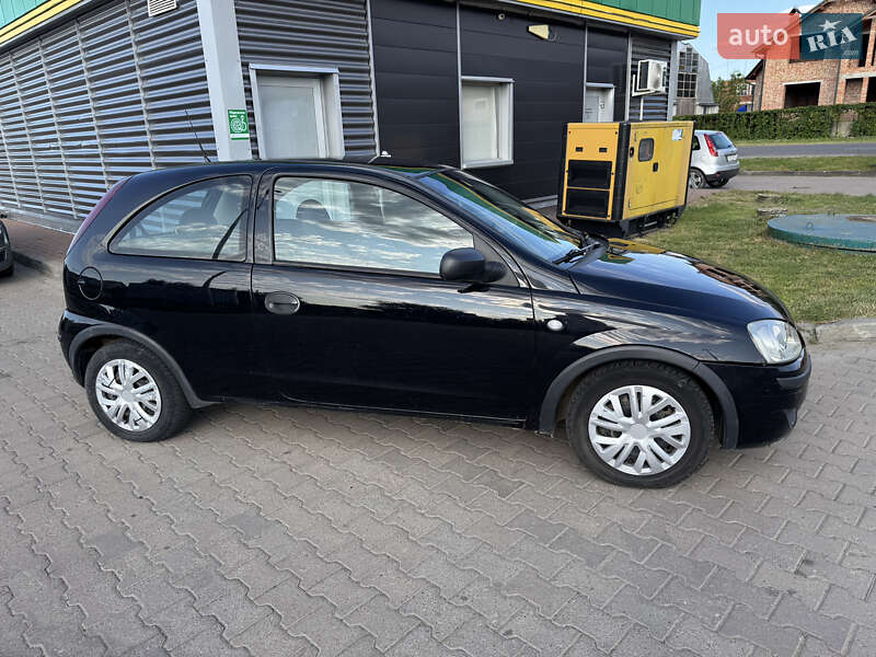 Хэтчбек Opel Corsa 2004 в Косове