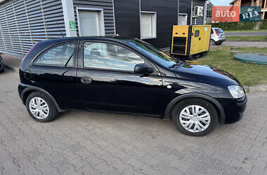 Хэтчбек Opel Corsa 2004 в 
