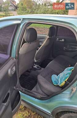 Хэтчбек Opel Corsa 2003 в 