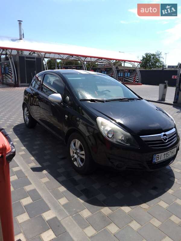 Хэтчбек Opel Corsa 2011 в 