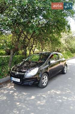 Хэтчбек Opel Corsa 2011 в 