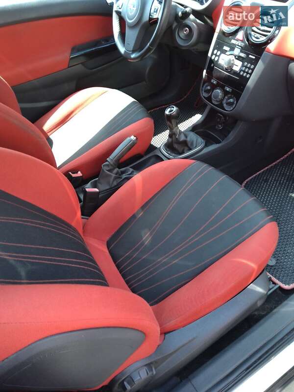 Хэтчбек Opel Corsa 2011 в Полтаве