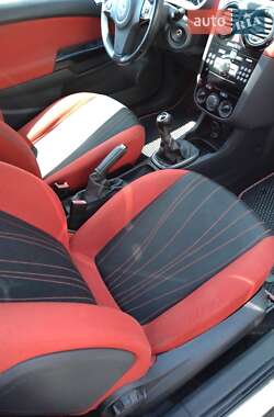 Хэтчбек Opel Corsa 2011 в 