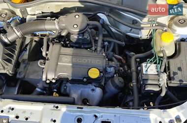 Хетчбек Opel Corsa 2002 в Одесі