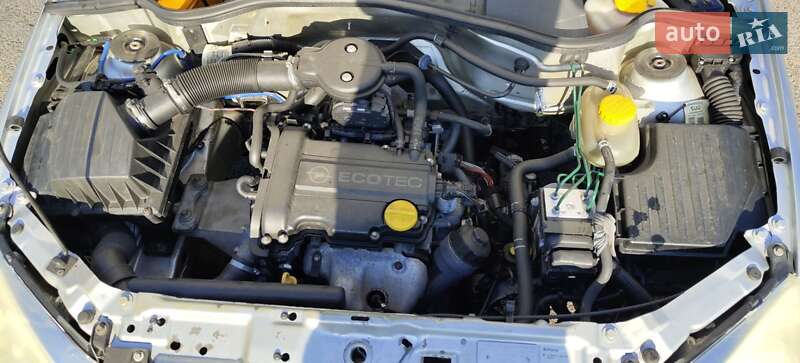 Хэтчбек Opel Corsa 2002 в Одессе