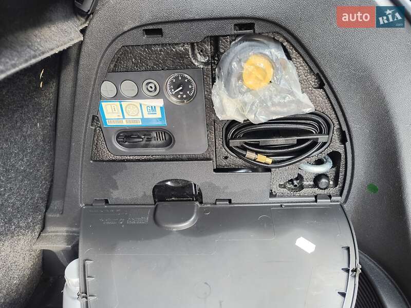 Хэтчбек Opel Corsa 2009 в Чернигове