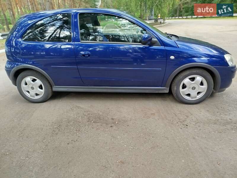 Хетчбек Opel Corsa 2006 в Краснограді