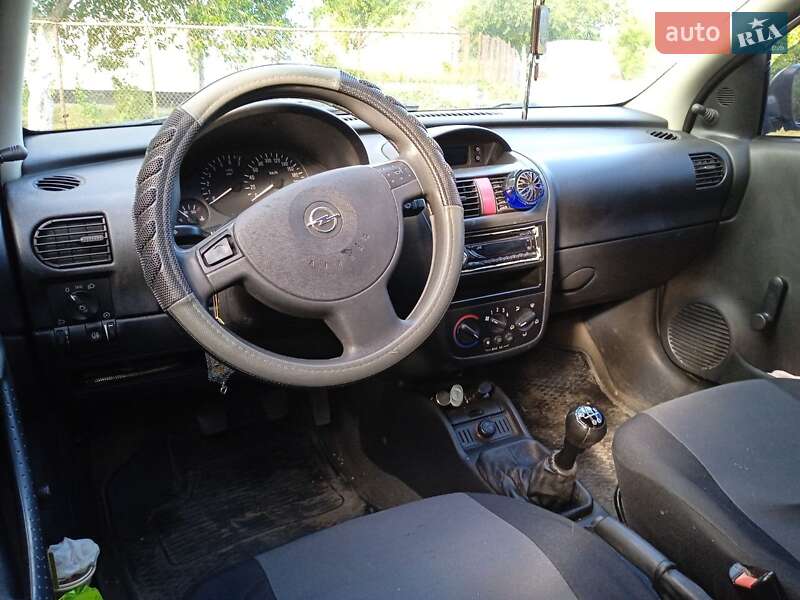 Хэтчбек Opel Corsa 2002 в Семеновке