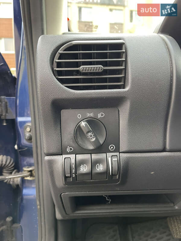 Хэтчбек Opel Corsa 2003 в Броварах