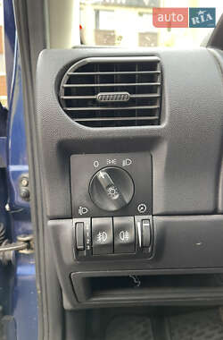 Хэтчбек Opel Corsa 2003 в 