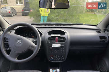 Хэтчбек Opel Corsa 2003 в 