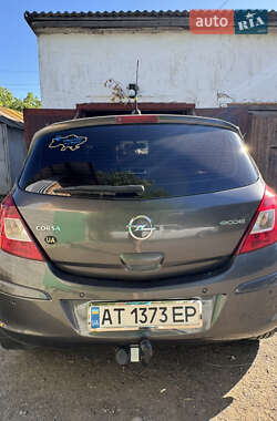 Хэтчбек Opel Corsa 2011 в 