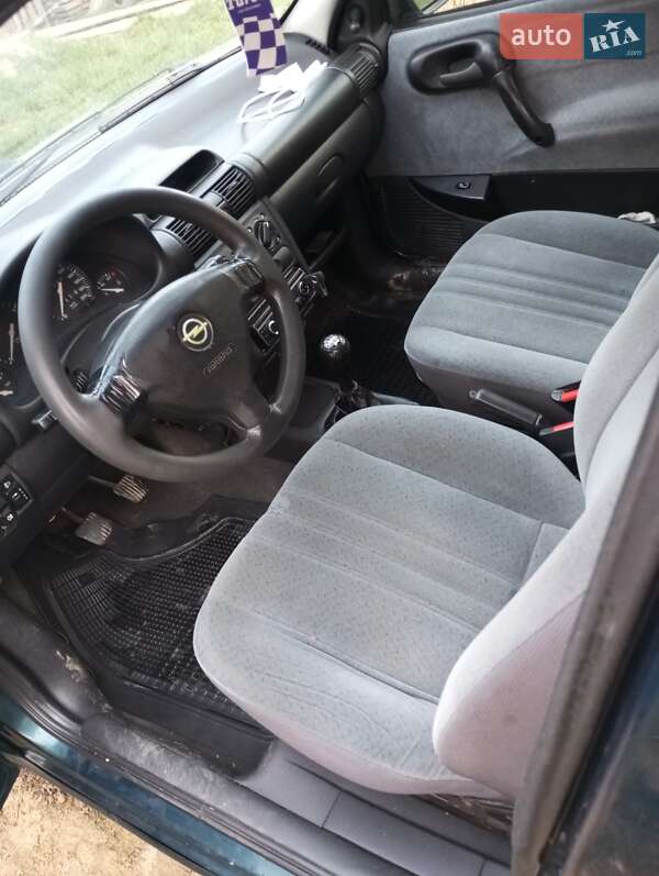 Хэтчбек Opel Corsa 1999 в Косове