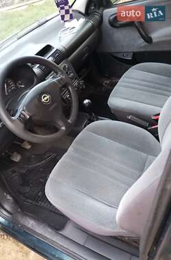 Хэтчбек Opel Corsa 1999 в 