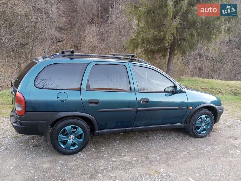 Хэтчбек Opel Corsa 1999 в Косове