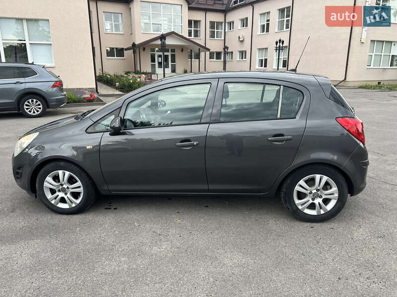 Хэтчбек Opel Corsa 2013 в Сумах
