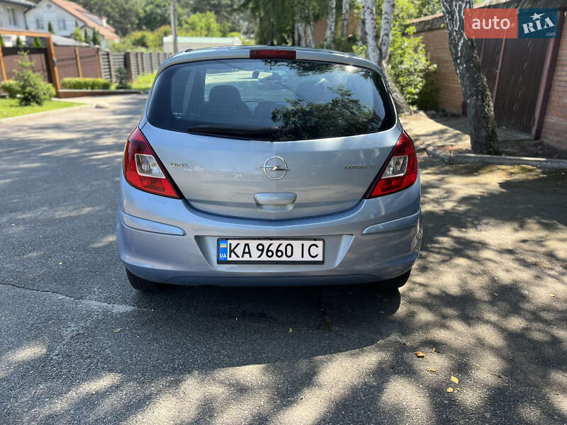 Хэтчбек Opel Corsa 2007 в Киеве