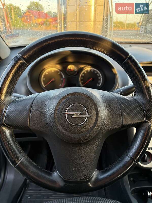 Хетчбек Opel Corsa 2009 в Івано-Франківську